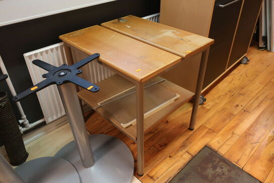 2 stk. stel samt bord