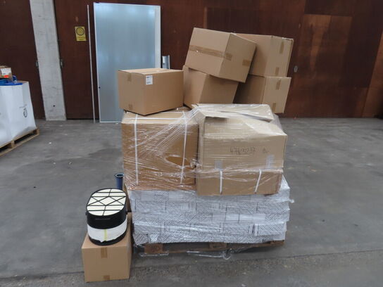 Palle med diverse Oliefilter + Luft filter CNH industrial