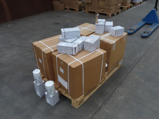 Palle med diverse Oliefilter CNH industrial