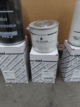 Palle med diverse Oliefilter CNH industrial