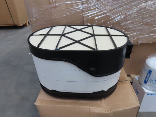 Palle med diverse Oliefilter + Luft filter CNH industrial