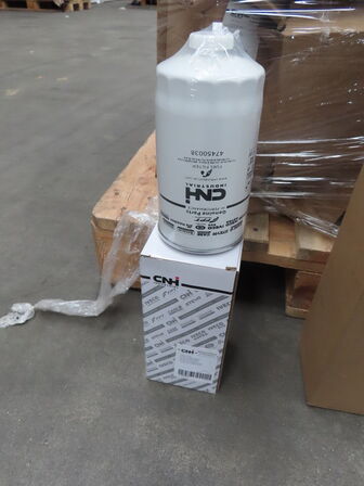 Palle med diverse Oliefilter + Luft filter CNH industrial