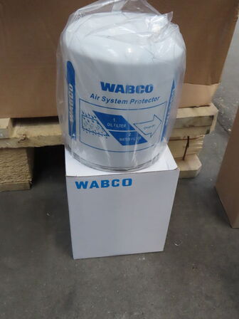 Palle med diverse Oliefilter + Luft filter CNH industrial