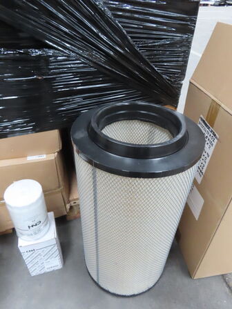 Palle med diverse Oliefilter + Luft filter CNH industrial
