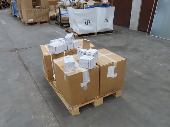 Palle med diverse Oliefilter CNH industrial