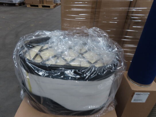 Palle med diverse Luft filter CNH industrial