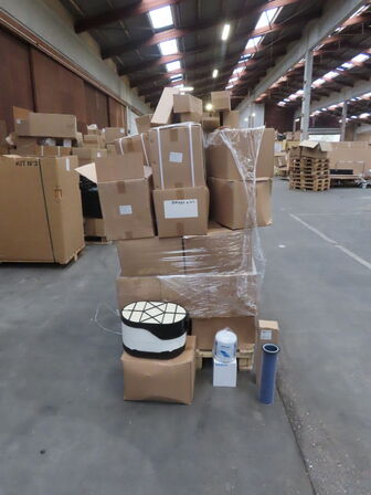 Palle med diverse Oliefilter + Luft filter CNH industrial