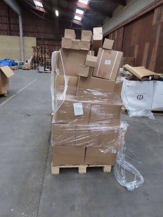 Palle med diverse Oliefilter + Luft filter CNH industrial