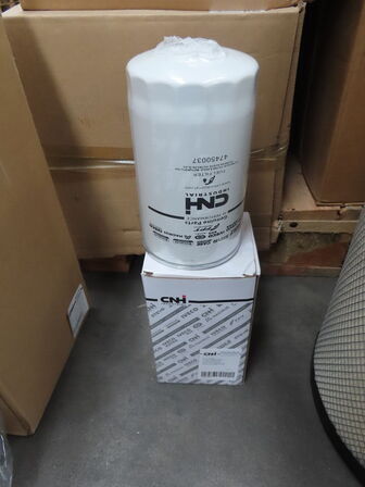 Palle med diverse Oliefilter + Luft filter CNH industrial