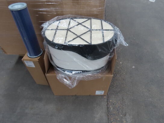 Palle med diverse Luft filter CNH industrial