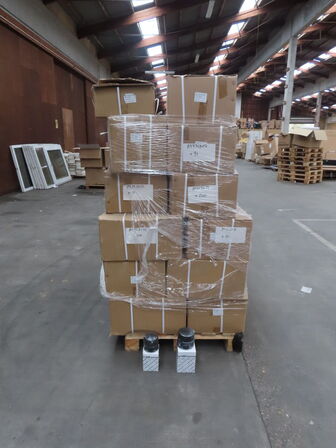 Palle med diverse Oliefilter CNH industrial