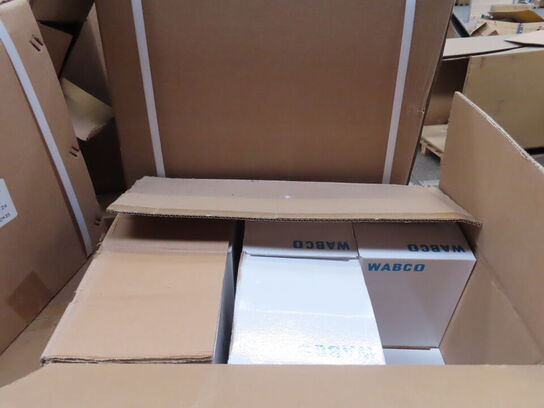 Palle med diverse Oliefilter + Luft filter CNH industrial