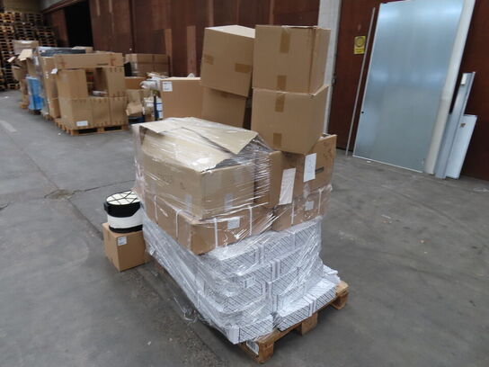 Palle med diverse Oliefilter + Luft filter CNH industrial