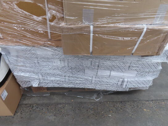 Palle med diverse Oliefilter + Luft filter CNH industrial