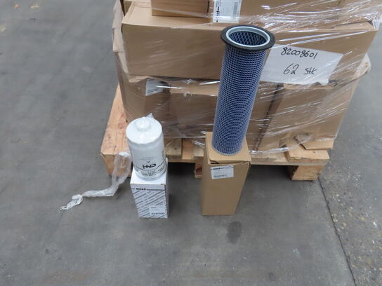 Palle med diverse Oliefilter + Luft filter CNH industrial