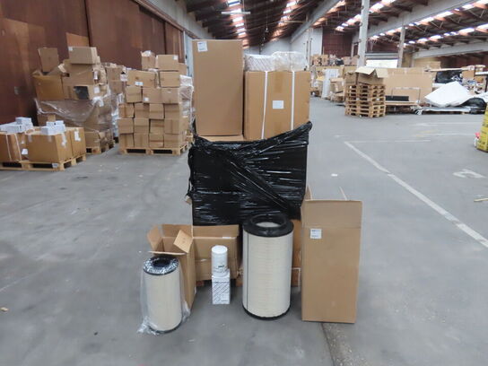 Palle med diverse Oliefilter + Luft filter CNH industrial