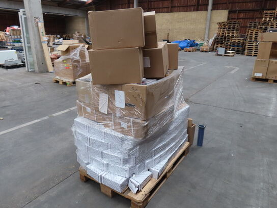 Palle med diverse Oliefilter + Luft filter CNH industrial