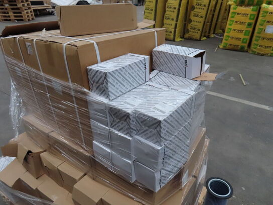 Palle med diverse Oliefilter + Luft filter CNH industrial