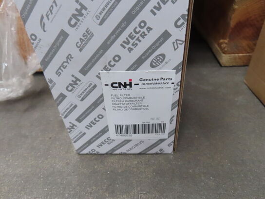 Palle med diverse Oliefilter + Luft filter CNH industrial