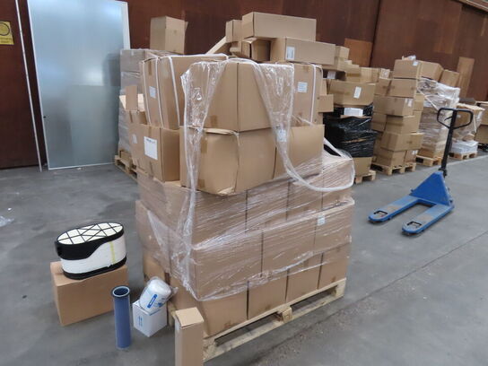 Palle med diverse Oliefilter + Luft filter CNH industrial