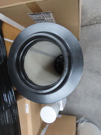 Palle med diverse Oliefilter + Luft filter CNH industrial