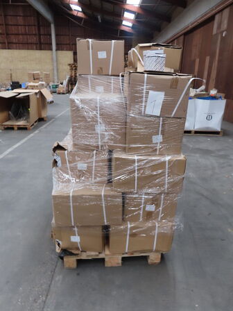 Palle med diverse Oliefilter CNH industrial