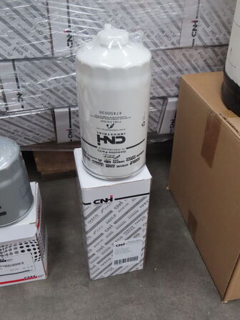 Palle med diverse Oliefilter + Luft filter CNH industrial