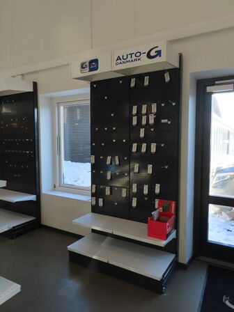 Stort parti butiksreoler uden inhold