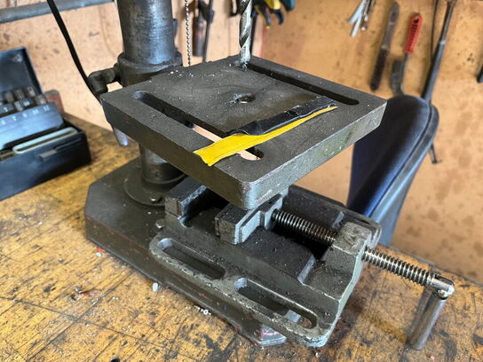 Filebænk og værktøjstavle med indhold