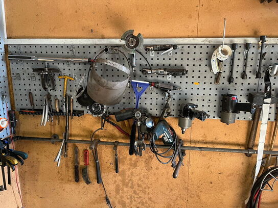 Værktøjstavle med indhold