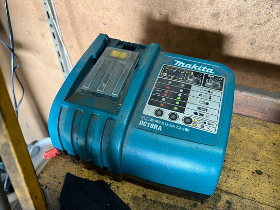 Filebænk og værktøjstavle med indhold