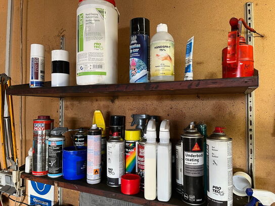 Filebænk og værktøjstavle med indhold