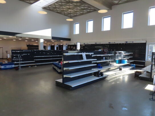 Stort parti butiksreoler uden inhold