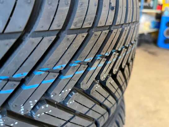 4 stk. helårsdæk 225/45R18 95Y