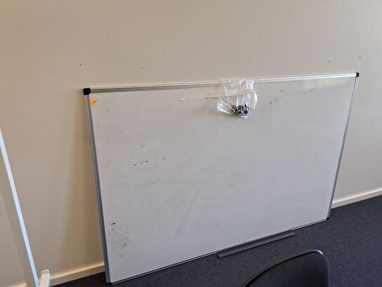 Whiteboard og præsentationsstativ