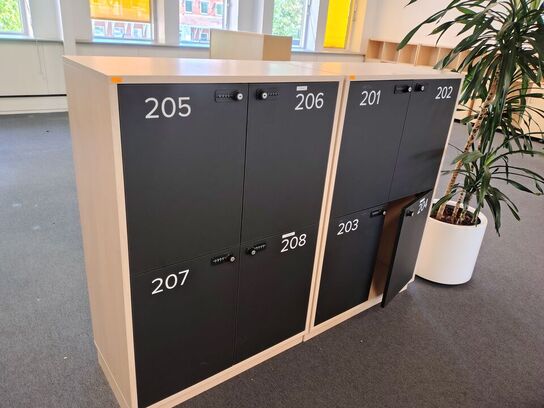 To lockers med hver fire rum 