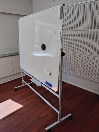 Whiteboard på stativ 