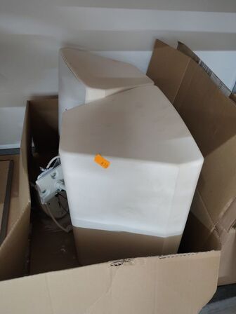 Ældre projector og højtalere