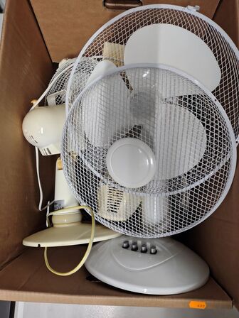 Kasse med ventilatorer
