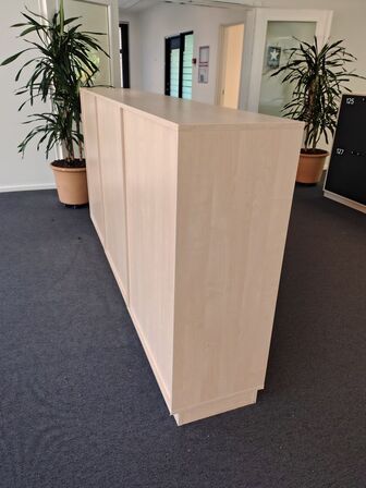 Tre lockers med hver fire rum 