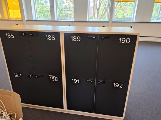 To lockers med hver fire rum 