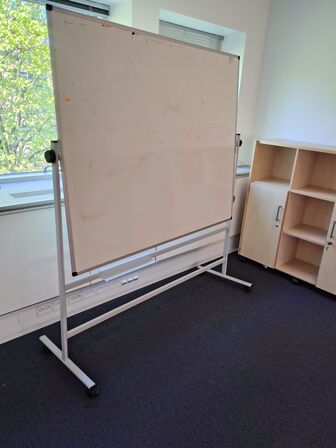 Whiteboard på stativ 