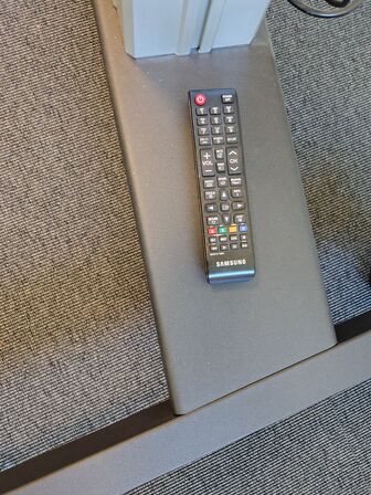 Mødeskærm med stativ  SAMSUNG  65"