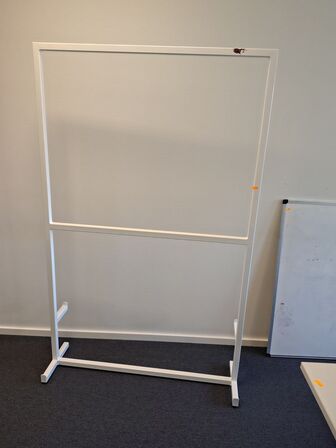 Whiteboard og præsentationsstativ