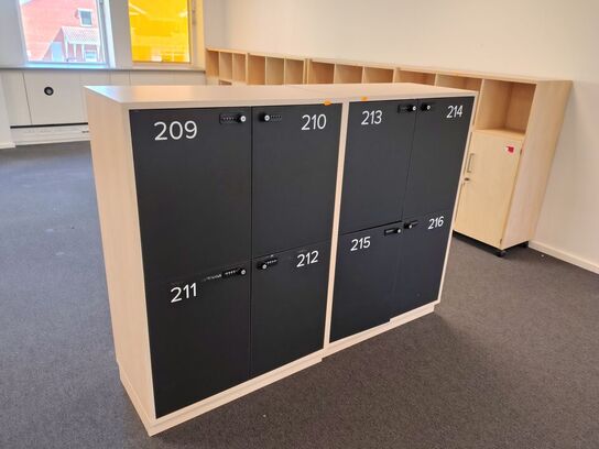 To lockers med hver fire rum 
