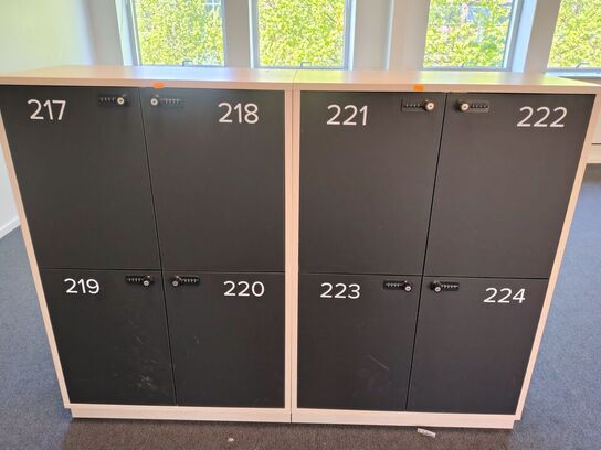 To lockers med hver fire rum 