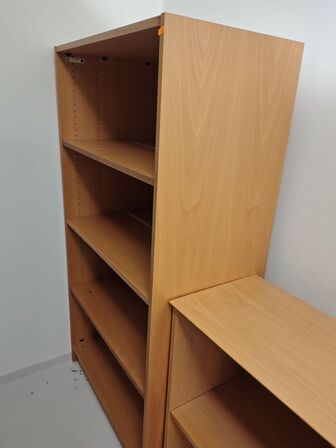 Tre reoler, assorterede