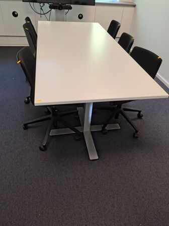 Mødebord (uden stole)