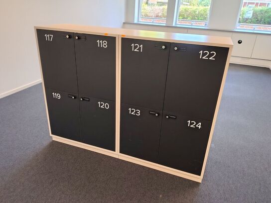 To lockers med hver fire rum 