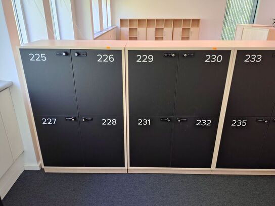 Fem lockers med hver fire rum 
